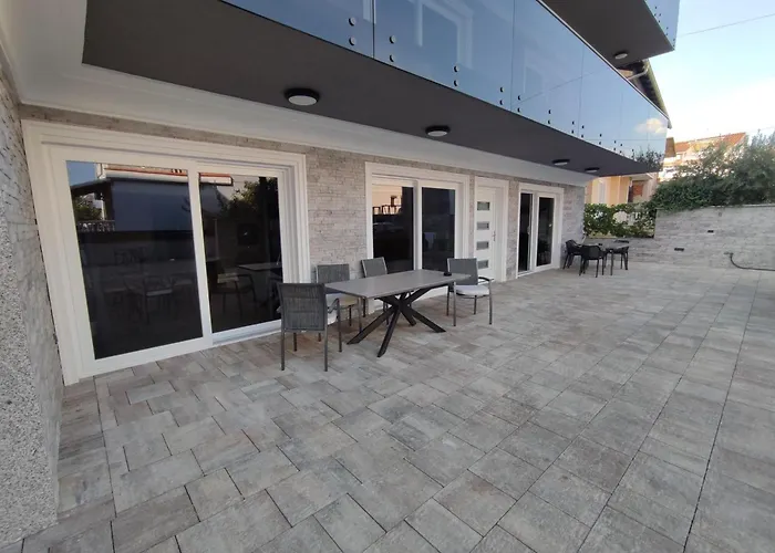 Luxury Apartments-La Dino Maky