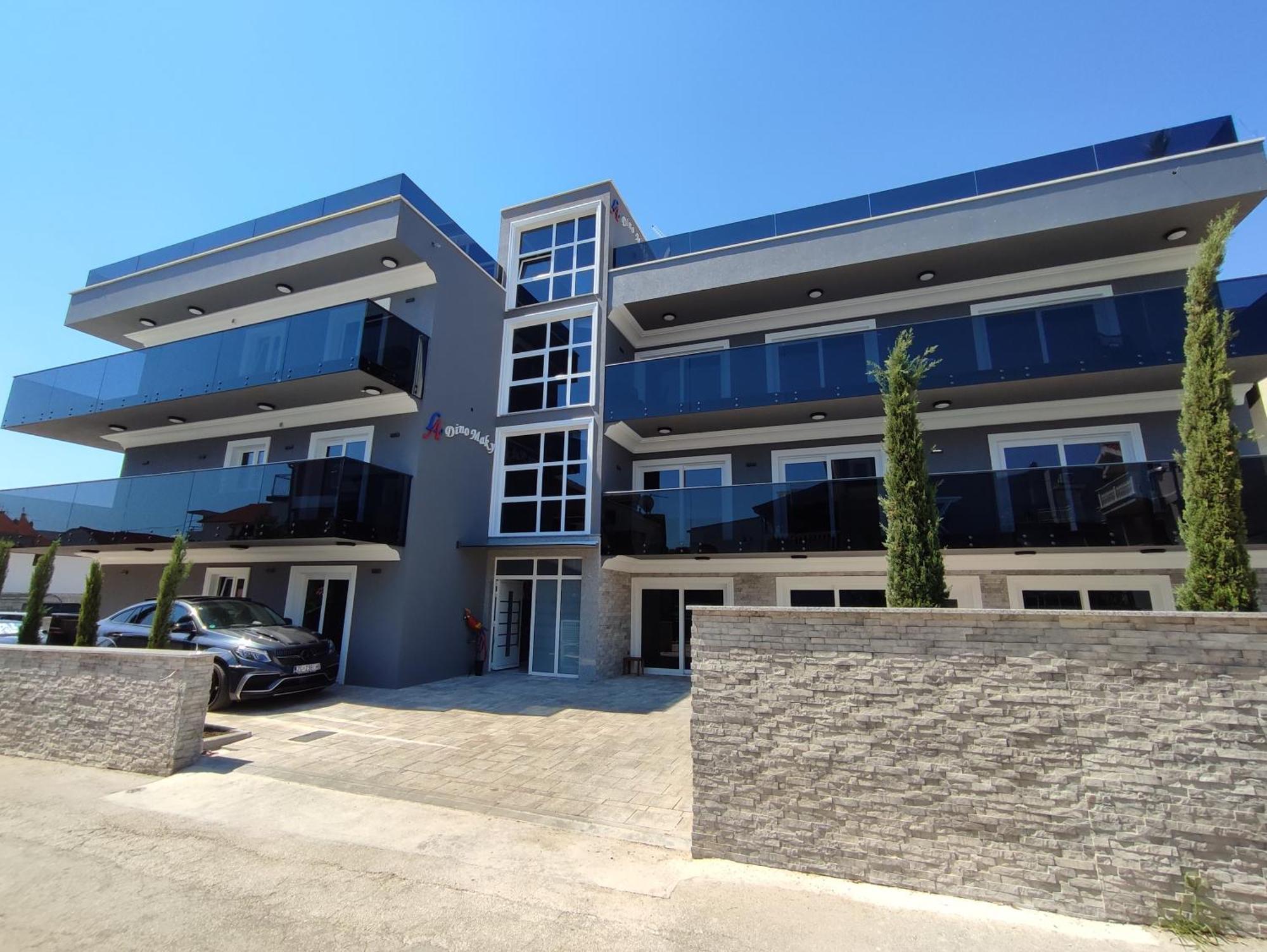 Luxury Apartments-la Dino Maky *