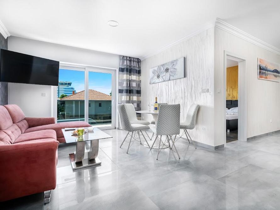 Luxury Apartments-la Dino Maky Apartment *