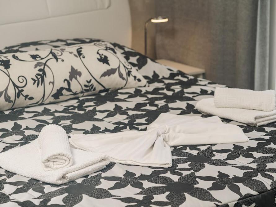 Luxury Apartments-la Dino Maky Apartamento *
