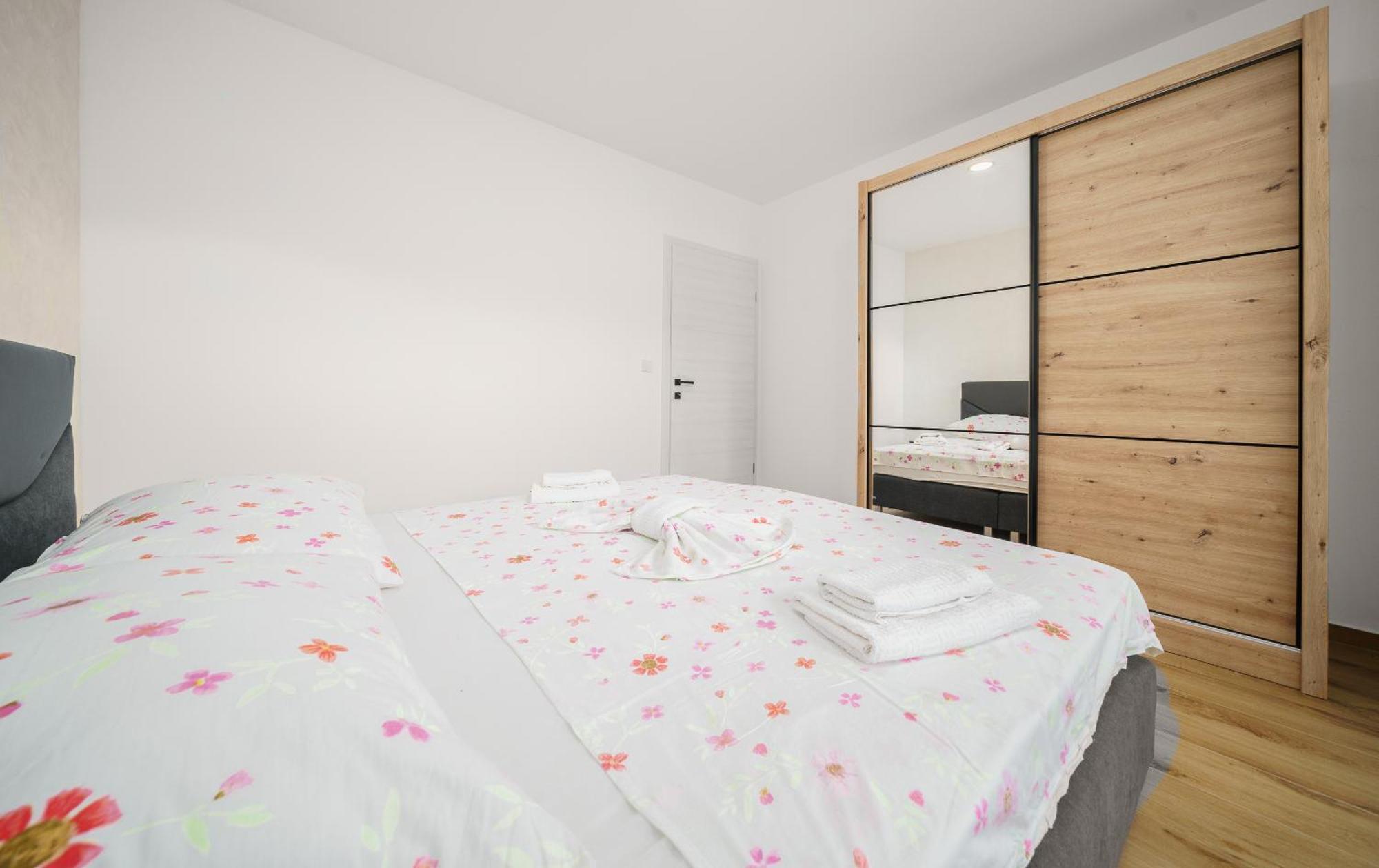Apartamento Luxury Apartments-la Dino Maky