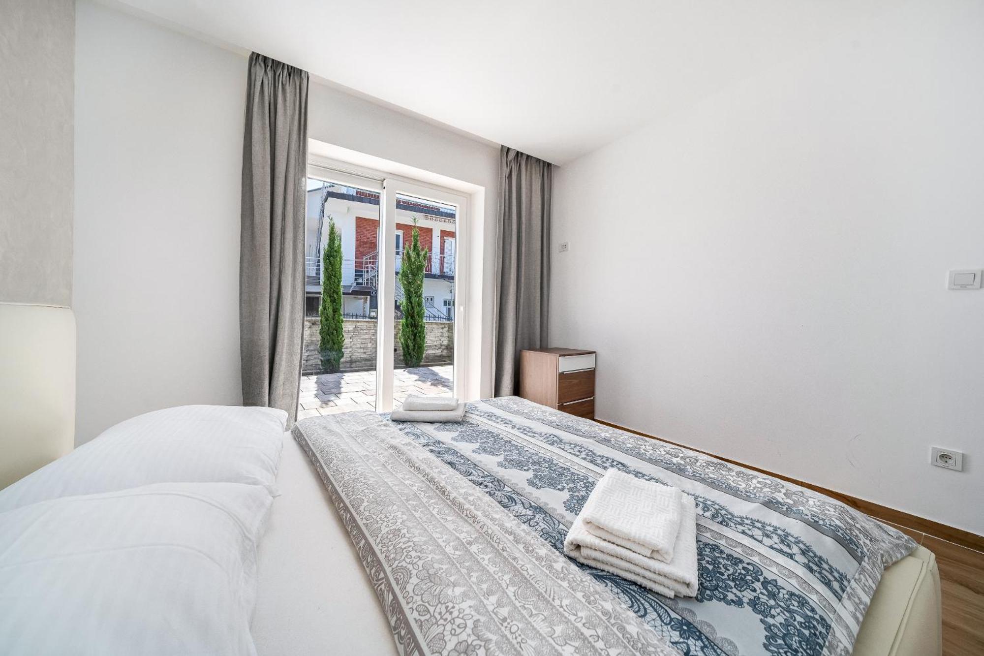 Luxury Apartments-la Dino Maky *