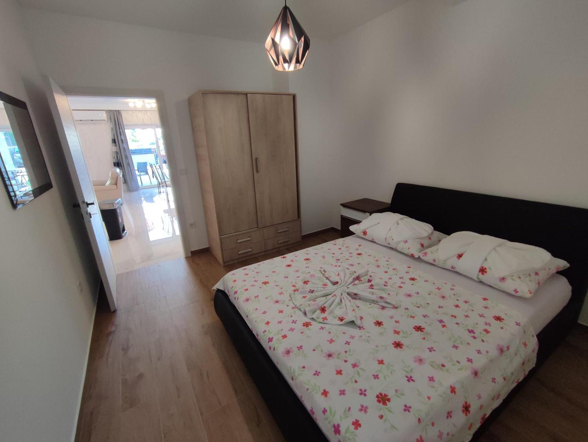 Luxury Apartments-la Dino Maky Apartment *